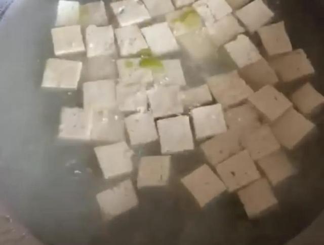 牡蛎和生蚝的区别，鲍鱼牡蛎和生蚝的区别（长得一模一样的生蚝和牡蛎）