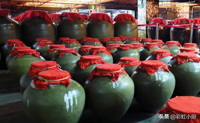 红酒开瓶后可以存放多长时间，一瓶红酒开封后可以存放多久（放10年还能喝吗）