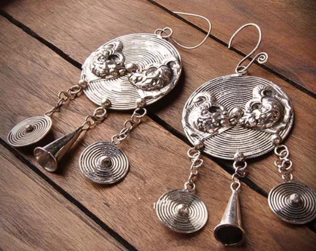 泰银和925纯银有什么区别，泰银和纯银哪个好（如何区分纯银、藏银、苗银、泰银）