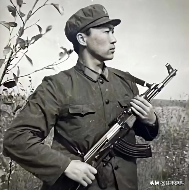 相声演员卓林个人资料,军事专家尹卓林个人资料(郭蓉蓉与文艺兵战友们