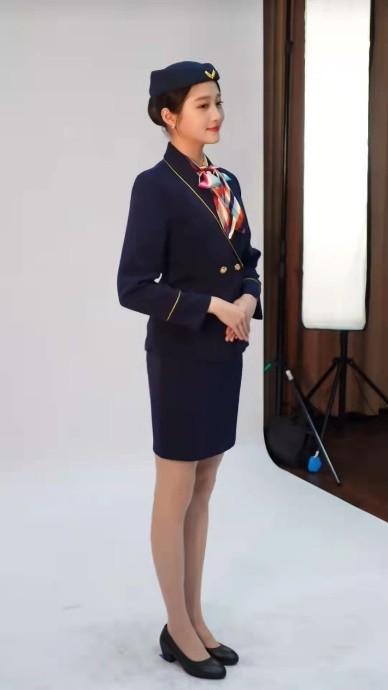 关晓彤在哪部电影中饰演空姐，关晓彤扮演的空姐（制服美女再次上线）