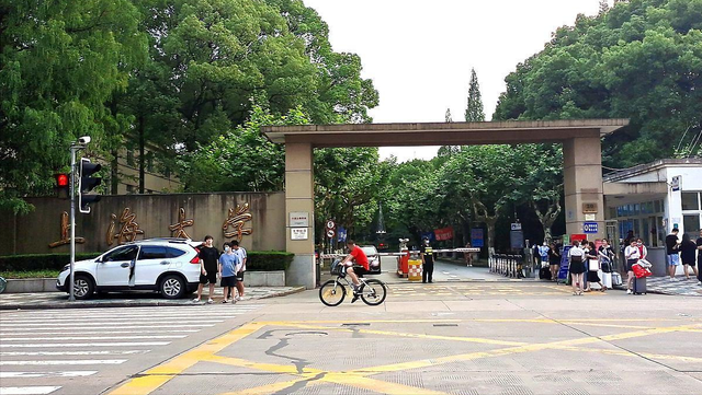 本科二批是什么意思，本科一批二批是什么意思（如何区分一本大学和二本大学）