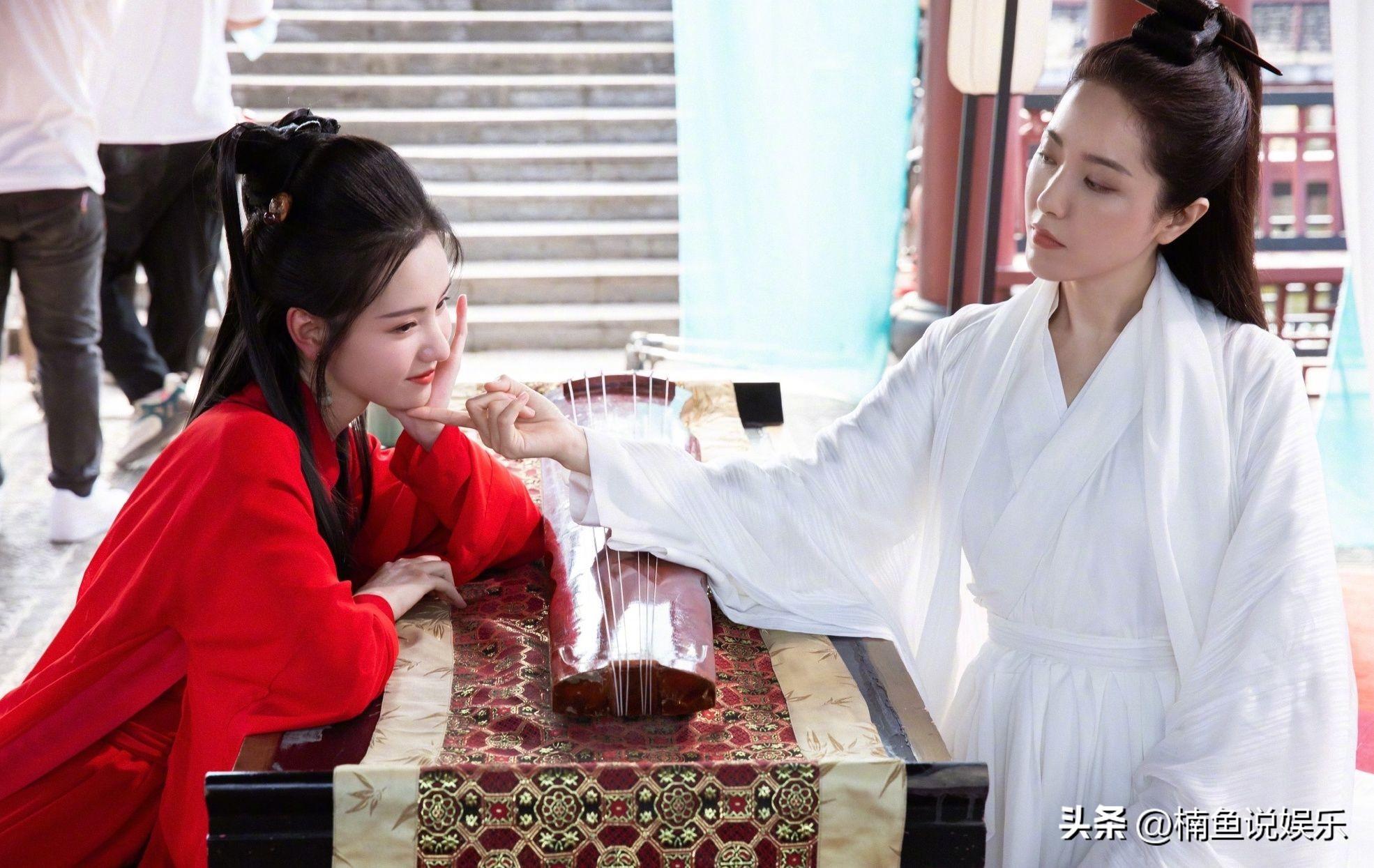 以前看苏有朋的电影《左耳》的时候,就被女主角陈都灵的气质吸引了