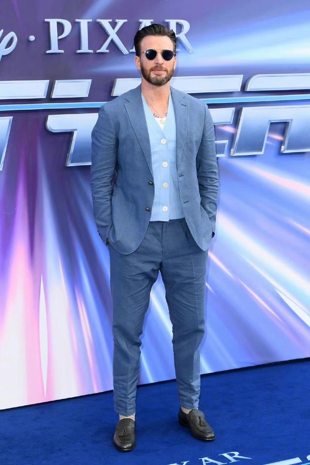 欧美帅气男生图片，欧美帅气男生图片壁纸（墨镜配西装秀壮实身材）