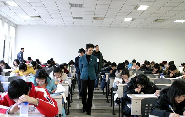 大学英语四级证书，英语四级有证书吗（大一新生想考英语四六级）