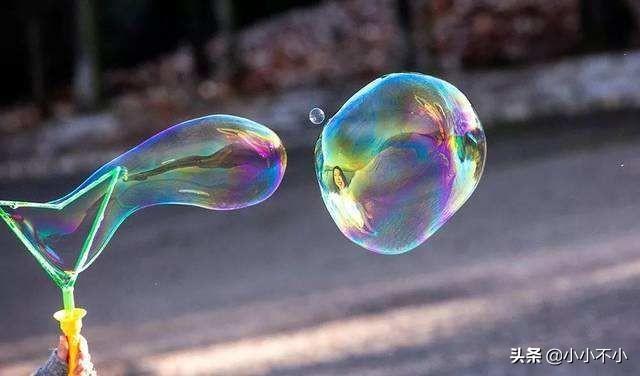 马桶里尿碱太厚怎么除，一个塑料瓶10秒疏通马桶（去垢型防垢型洁厕剂傻傻分不清）