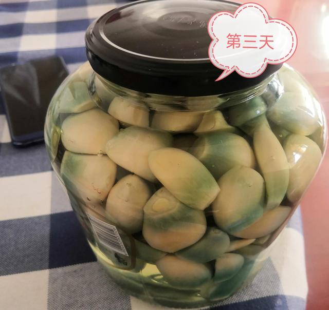 5斤蒜放多少糖和醋怎么熬制，5斤蒜需要多少糖和醋（这样做糖蒜，7天就能吃了）