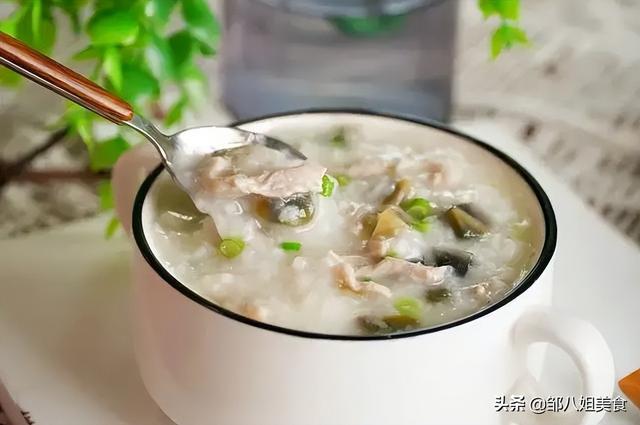 瘦肉粥怎么做好吃又营养丰富，瘦肉粥怎么做好吃呢（肉丝软嫩不腥）