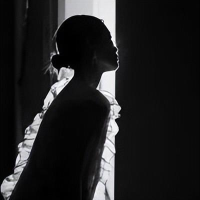 黑白风微信头像，黑白系微信头像（微信头像 ， 黑白伤感头像）