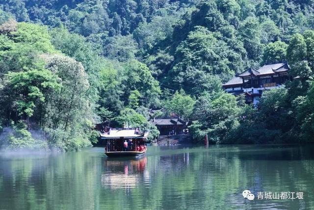 成都市青城山都江堰旅游景区，这个五一青城山-都江堰景区超火爆