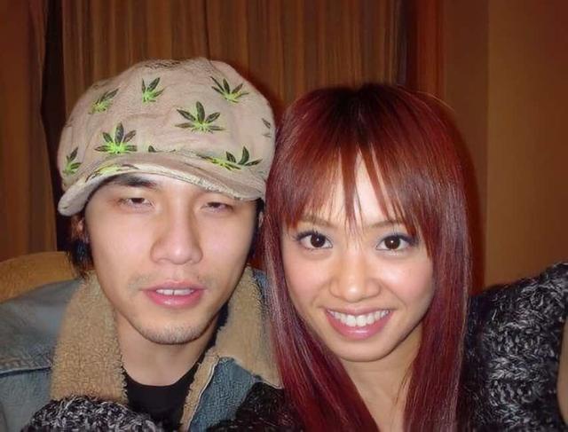 周杰伦成最后的底线？回顾他的2段恋情，便知什么是分手见人品