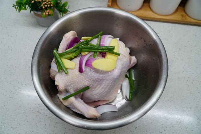 夏天可以吃羊肉吗，夏天可以吃羊肉吗 夏天清炖羊肉怎样做（建议少吃猪肉羊肉）