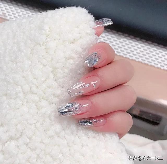 好看的显白的纯色美甲推荐，好看又显白系列美甲