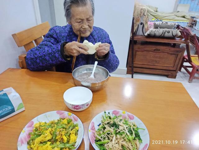 孝敬长辈的优美句子，孝顺的句子唯美简短（打油诗.尽孝歌）