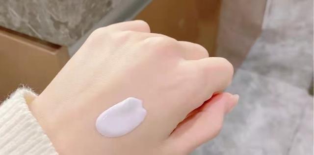 染什么颜色能盖住红色，黑棕色头发图片效果（教你一招，轻松打造呼吸感底妆）