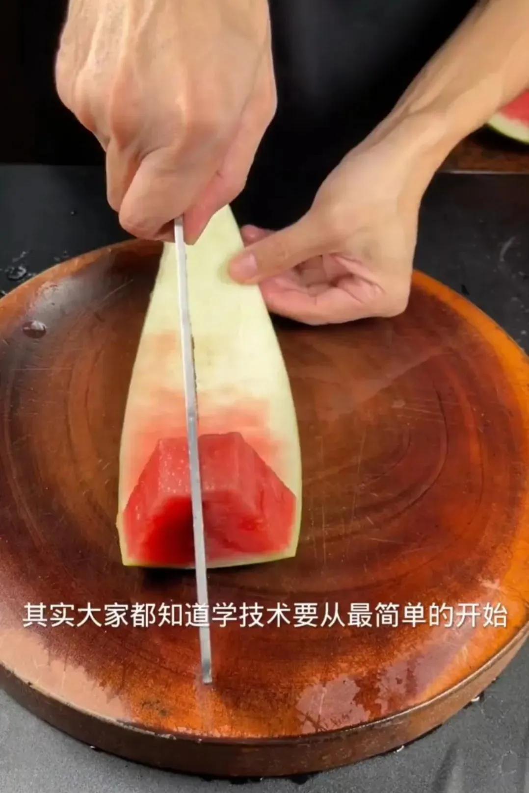 如何做水果拼盘，好看的水果拼盘及做法（在家招待客人也要会做的水果拼盘）