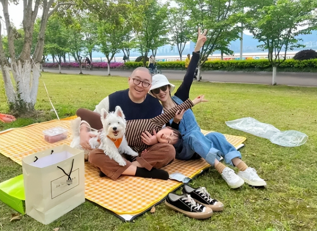 郝邵文资料，从红极一时到销声匿迹（郝邵文图片）