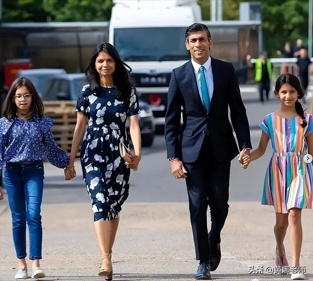 英国第一铁娘子有个怎样的父亲，英国女总统铁娘子（“纸娘子”还是“疯娘子”）