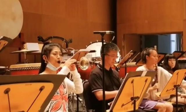 唢呐初学入门视频教程，唢呐入门教程（从农村走出来的唢呐女孩）