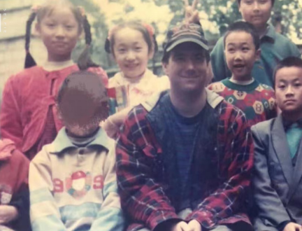 趴耳朵，娶了小12岁的中国媳妇（趴耳朵狗图片）