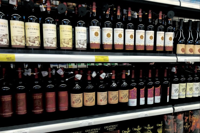 红酒直接倒杯子里可以醒酒吗，怎么鉴别红酒的档次（30块钱的红酒，需要醒酒吗）