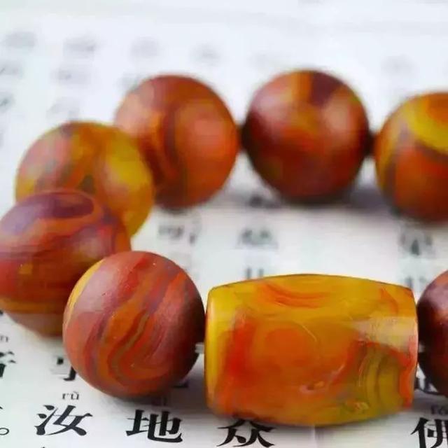 荔枝冻是什么料，荔枝冻是什么料好不（南红和战国红有几毛钱关系）