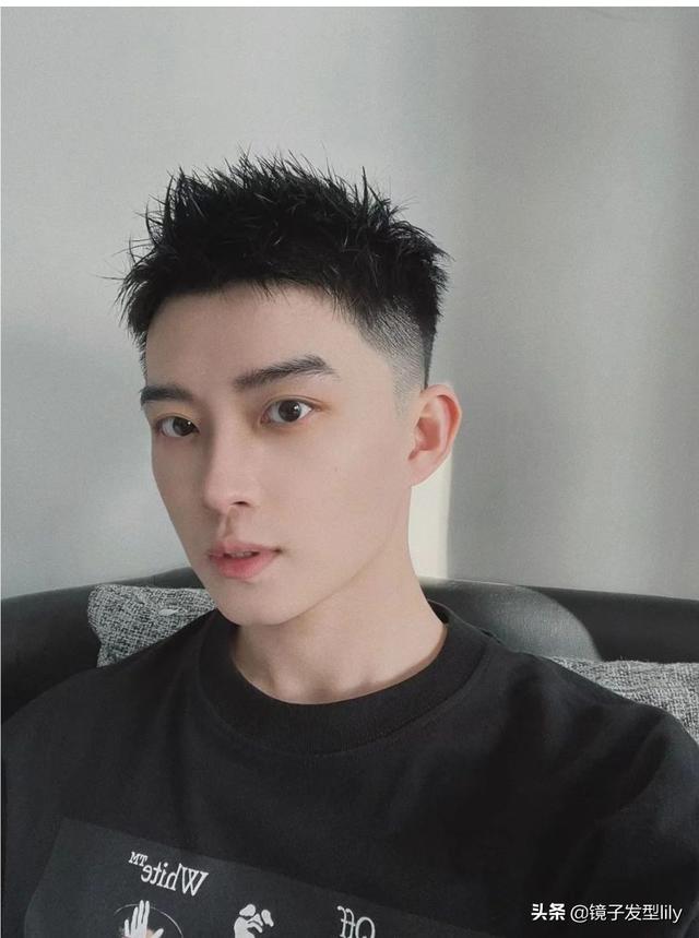 碎发刘海图片男，最新男生短碎发型图片（清爽帅气男士发型18款）