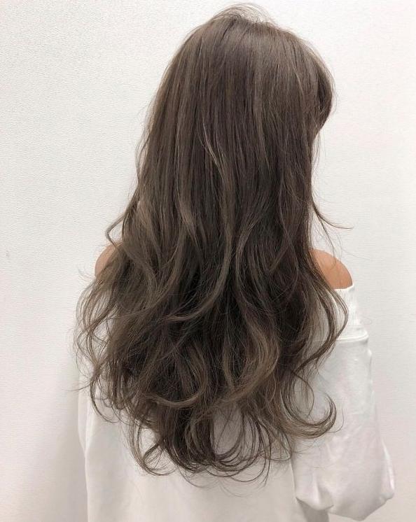 头发染什么颜色好看显白,2022年显白又洋气的发色