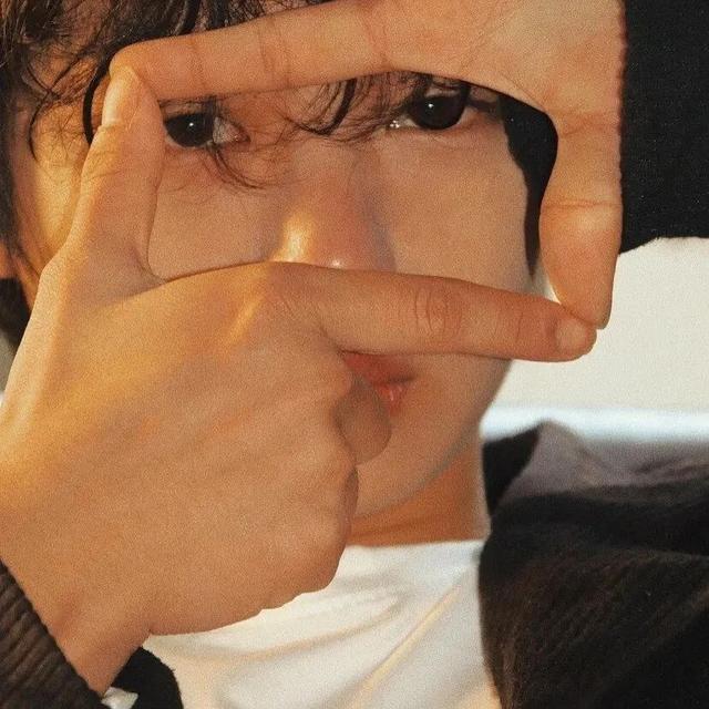 枯燥难过的头像微信，枯燥难过的头像（臭宝，该换微信头像啦）