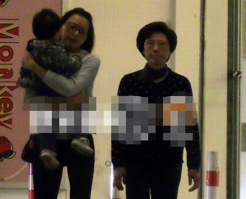 央视主持人董卿的简介，央视主持人董卿的简介国籍（从“央视一姐”到跌落神坛）