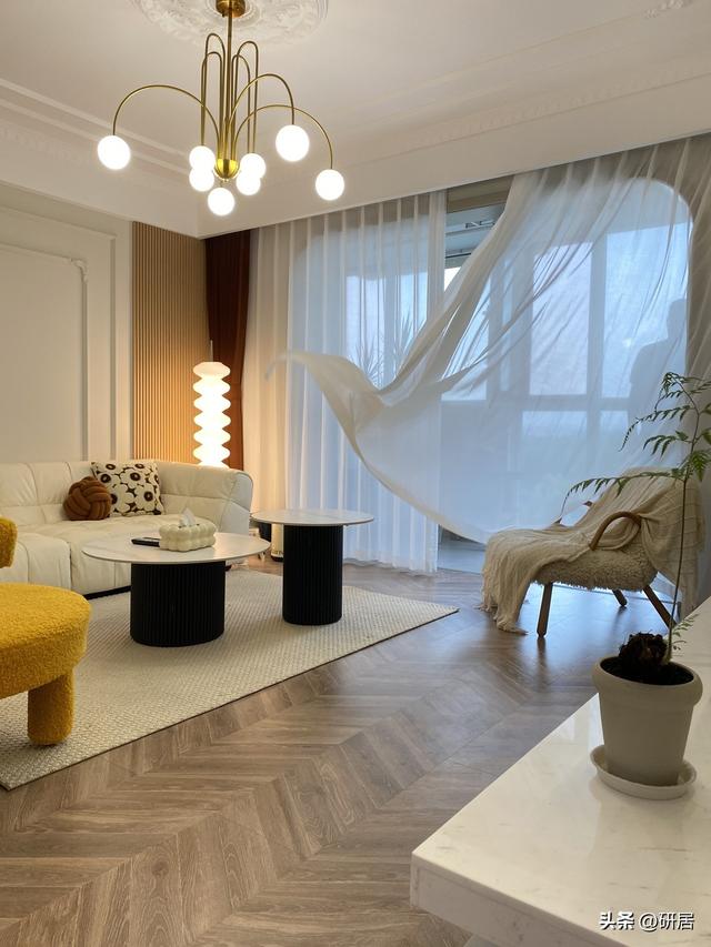 35岁女人穿衣打扮，30到35岁女人穿衣打扮（35岁姐姐的浪漫生活）