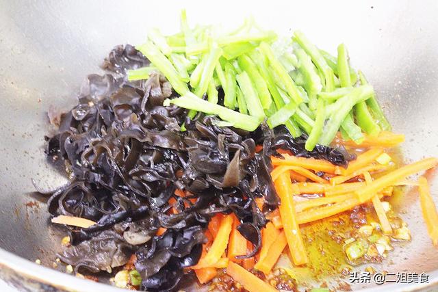 青菜豆腐怎么炒，怎样炒青菜好吃（牢记别直接下锅炒豆腐）