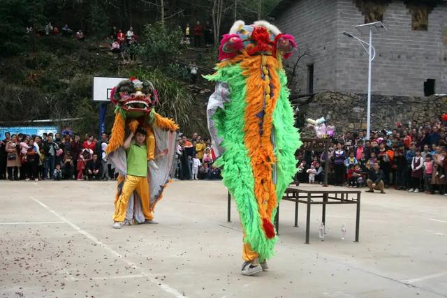 花炮节是哪个民族的传统节日，花炮节是哪个民族的节日（原来广西人过年的花样这么多……）