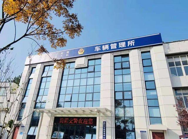 自己名下有车怎么贷款，车辆抵押贷款不押车不看征信（车辆抵押贷的那些事儿）