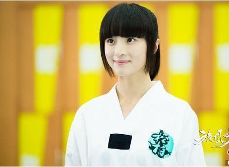 戚百草的真实身份，戚百草的真实身份名字（那些毁掉观众缘的女主人设）