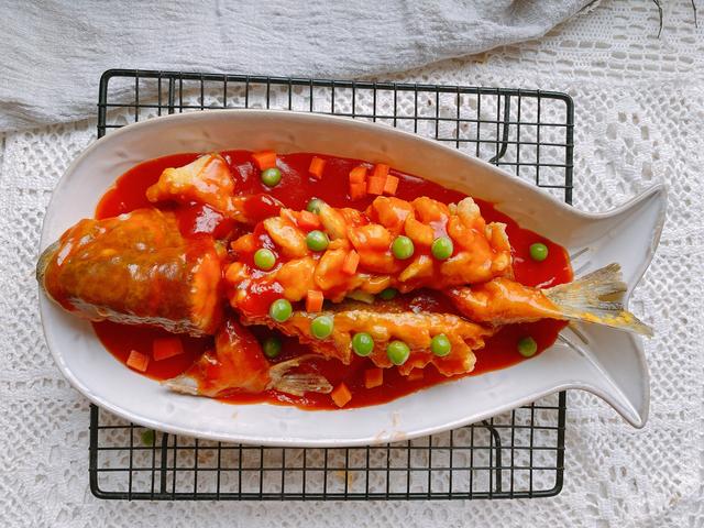 松鼠鲈鱼怎么做，详细介绍做法和刀法新手也能做