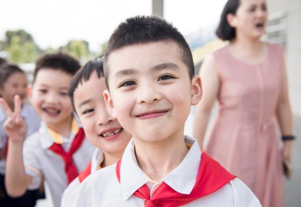 小学生帅气照片(湖南一高颜值小学生走红) - 赤虎壹号