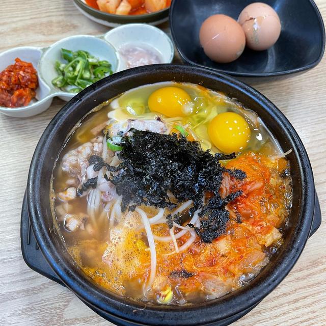 韩国豆芽汤的做法，韩国豆芽豆腐汤的做法（超清爽的白钟元豆芽醒酒汤你吃过吗）