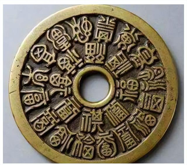 清代古墓发现奇怪女尸，历经百年五官却清晰可见