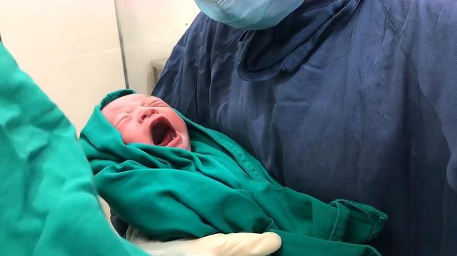 婴儿夜里哭闹的5种原因，宝宝夜里哭闹的5种原因（新生儿晚上为什么会经常哭闹）