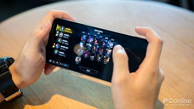 手机屏幕不亮但是可以响应，手机屏幕不亮了怎么修（不妨试试这三款直屏手机）