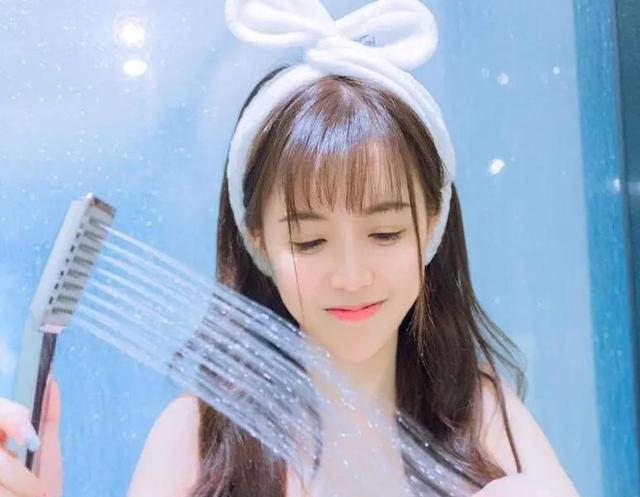 每日晚安一句小情话，每天一句早安小情话（撩人的30句晚安情话）