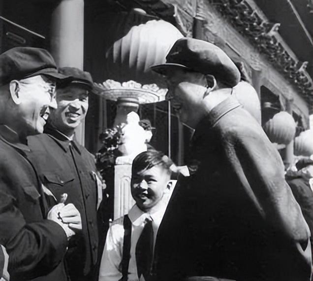 西游记精彩片段，西游记精彩片段50字（郭沫若写诗怒骂唐僧）