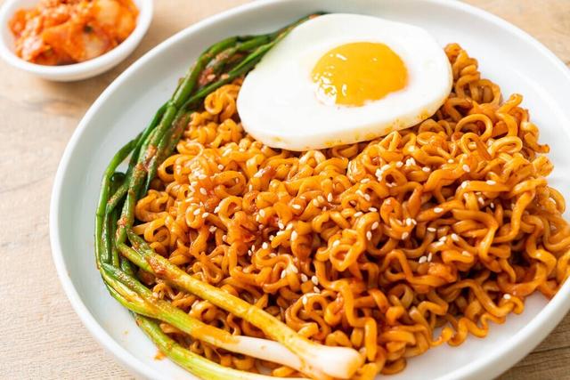 孕妇可以吃方便面吗，孕妇可以吃方便面吗孕中期（别再轻信“谣言”）