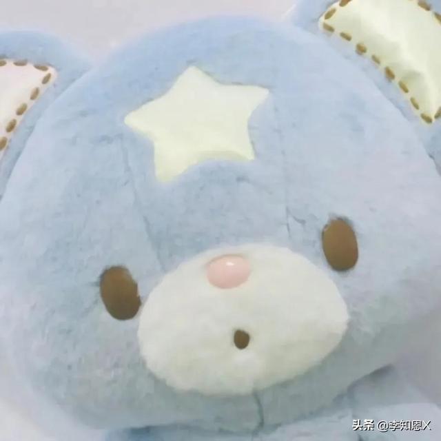 抱猫的女生头像，乔：可爱抱猫女头 人刚认识的时候总是拘谨中带着温柔微信（有趣可爱的情侣头像啊）