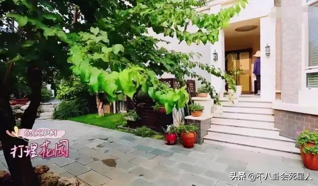 13位明星的北京豪宅，3亿四合院，住在故宫旁，客厅值3千万