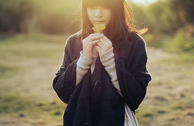 对暗恋的人表白的句子，对暗恋的人表白的句子简短（浪漫表白情侣句子）