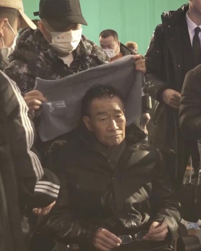 李雪健多大岁数，扮演宋江的李雪健多大岁数（68岁戏骨李雪健寒冬拍淋雨戏）