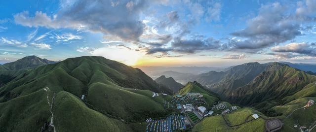 武功山旅游攻略，江西武功山旅游攻略（武功山顶露营看日落是什么体验）