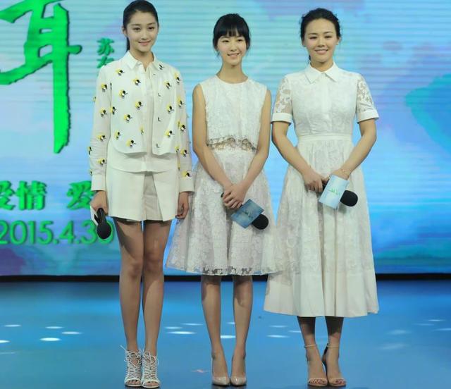 关晓彤在电影左耳中演的什么角色，关晓彤在电影左耳中演的什么角色啊（苏有朋凭什么得关晓彤等艺人的好感）